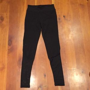 Black mesh athletic legging